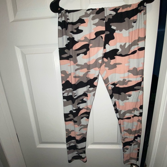 Pink, Grey, Black, camo leggings - Picture 3 of 4
